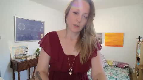 Alice online show from October 28, 4:19 pm