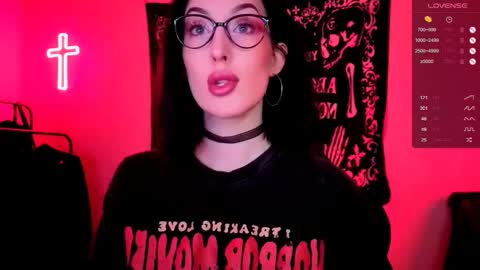 Snapshot of alice___mistress chatting on September 15, 1:07 am Miss Alice online show from September 15, 1:07 am