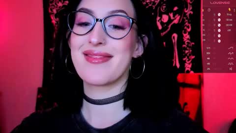 Snapshot of alice___mistress chatting on October 19, 12:37 am Miss Alice online show from October 19, 12:37 am