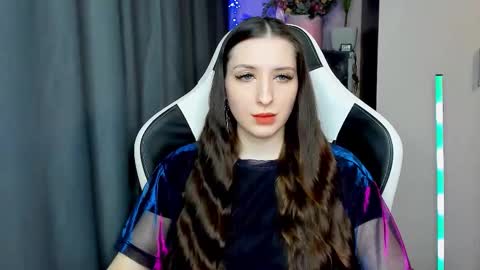 Snapshot of alice_bailey chatting on October 6, 12:34 pm Alice online show from October 6, 12:34 pm