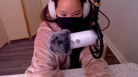 Alice Lee online show from December 8, 4:55 am