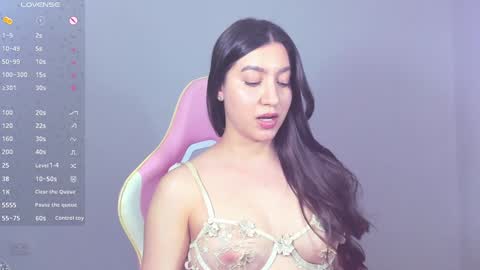 alice_love16 online show from December 18, 2:21 am
