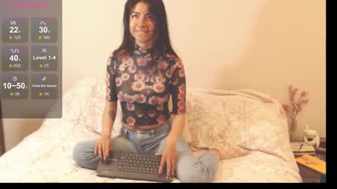 Snapshot of alice_middle01 chatting on October 15, 6:31 pm Alice online show from October 15, 6:31 pm