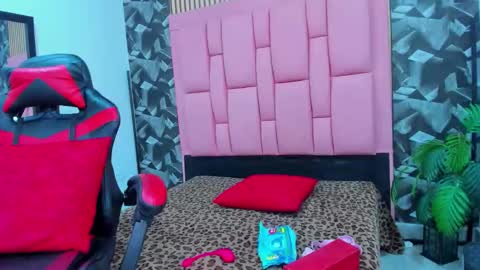 Snapshot of alice_rouusse chatting on October 23, 1:01 pm alice_rouusse online show from October 23, 1:01 pm