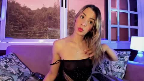 Snapshot of alice_simpson1 chatting on October 16, 12:16 pm alice_simpson1 online show from October 16, 12:16 pm