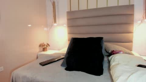 Snapshot of alice_simpson1 chatting on October 6, 12:12 pm alice_simpson1 online show from October 6, 12:12 pm