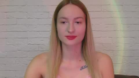 Snapshot of alice_sweet_01 chatting on October 13, 6:10 pm Alice online show from October 13, 6:10 pm