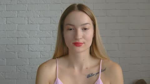 Snapshot of alice_sweet_01 chatting on October 2, 12:15 pm Alice online show from October 2, 12:15 pm