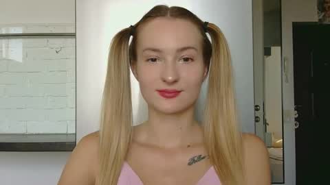 Snapshot of alice_sweet_01 chatting on September 11, 11:11 am Alice online show from September 11, 11:11 am