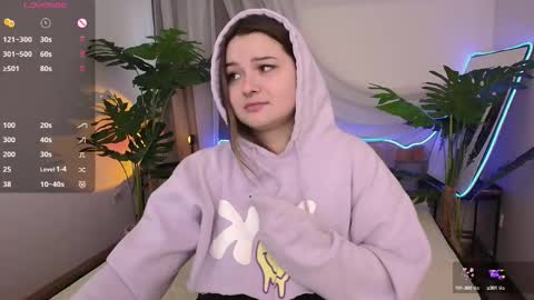 Alice  online show from October 16, 2:38 pm