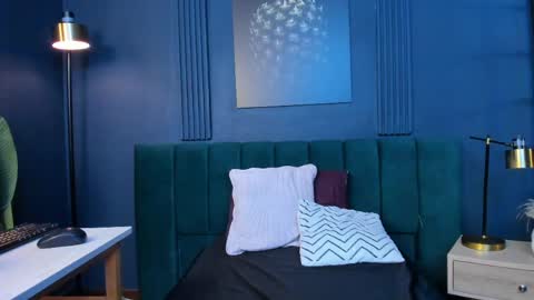 Alice online show from April 9, 12:00 pm