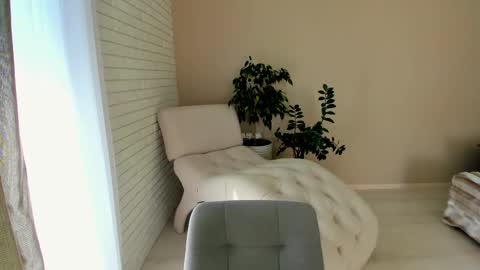 Alicee online show from September 24, 8:10 am