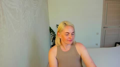 Alicee online show from June 3, 2:33 pm