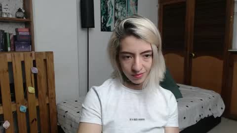 alicee_logan_ online show from May 24, 3:14 am