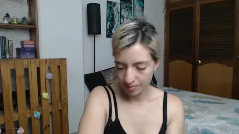 alicee_logan_ online show from May 17, 2:21 am