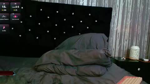 alicee_moonn online show from April 7, 10:34 pm