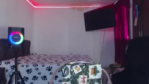 aliceesmiths online show from February 5, 6:22 pm