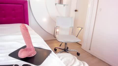 Alice  online show from February 5, 7:39 am