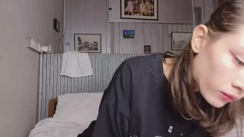 Alice  vacation  online show from April 4, 5:31 pm