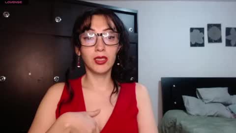 alicelove75 online show from June 26, 11:21 pm