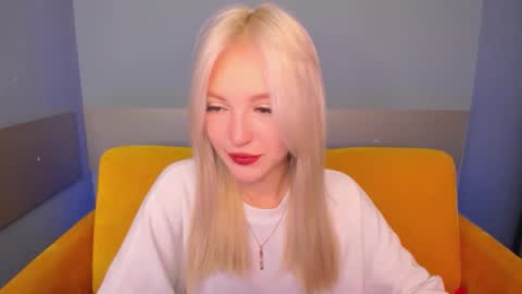 Snapshot of alicemonro chatting on October 25, 2:56 am alicemonro online show from October 25, 2:56 am