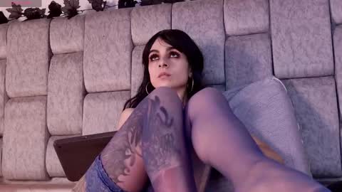 alicenoir_ online show from April 13, 10:47 pm