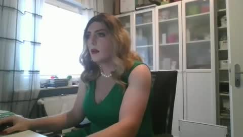 Alice online show from December 4, 1:22 pm