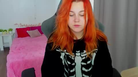 Snapshot of alicewinchesterr chatting on October 17, 10:30 am Alice online show from October 17, 10:30 am