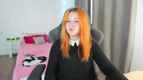 Snapshot of alicewinchesterr chatting on October 1, 11:20 am Alice online show from October 1, 11:20 am