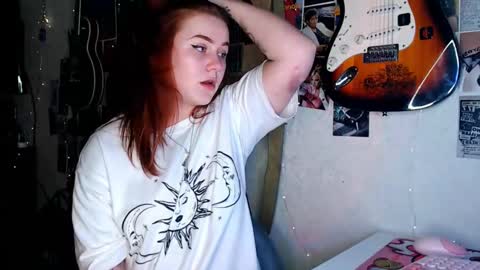 Snapshot of alicewinchesterr chatting on December 2, 1:41 pm Alice online show from December 2, 1:41 pm