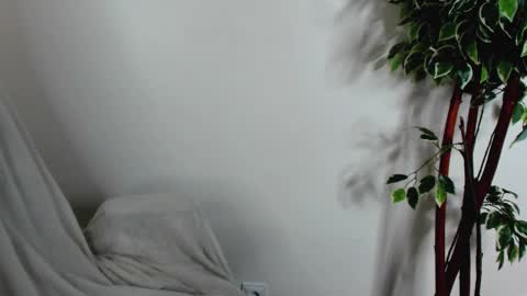 Snapshot of alicewinchesterr chatting on September 23, 9:25 am Alice online show from September 23, 9:25 am