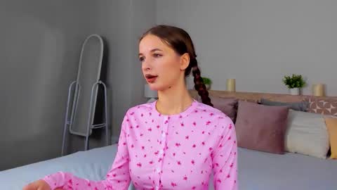 Alicia Adams online show from January 8, 6:30 am