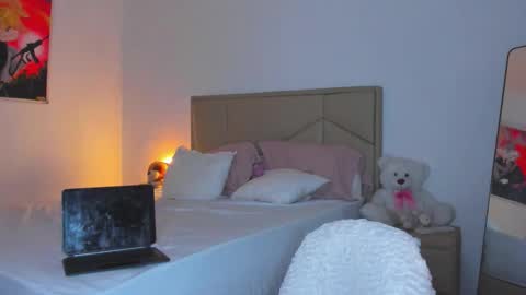 aliciabiden online show from February 3, 2:53 am