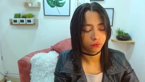 Snapshot of aliciacute__ chatting on October 3, 8:17 pm aliciacute    online show from October 3, 8:17 pm