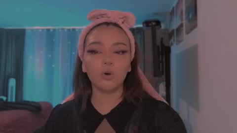 aliciawonderland__ online show from February 27, 4:10 pm