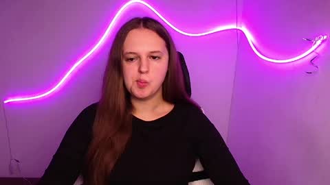 Snapshot of alicie_dream_ chatting on October 8, 12:11 pm Alicie online show from October 8, 12:11 pm