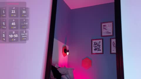 Snapshot of aliciia_miller chatting on October 24, 10:32 pm Alicia  online show from October 24, 10:32 pm