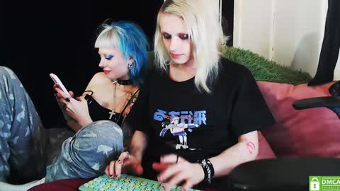 Snapshot of alien_bella chatting on December 8, 2:14 am Alien Bella online show from December 8, 2:14 am