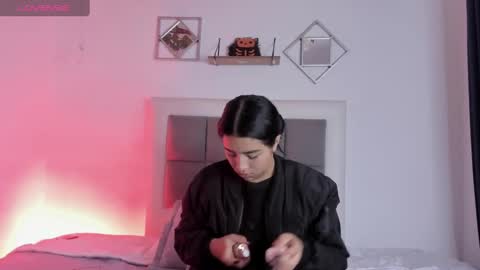 aliice_walker_ online show from January 11, 12:40 pm