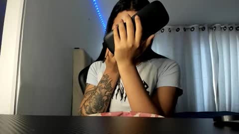 aliice_walker_ online show from October 17, 12:20 pm