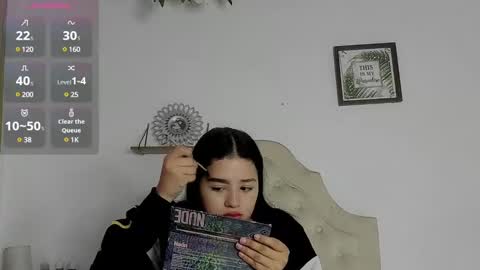 aliice_walker_ online show from February 3, 12:14 pm