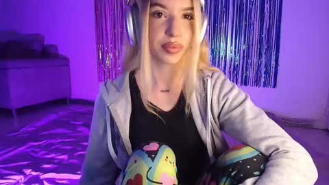 Snapshot of alina_lee_t chatting on October 25, 2:56 am Alina  online show from October 25, 2:56 am