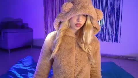 Snapshot of alina_lee_t chatting on October 13, 1:51 am Alina  online show from October 13, 1:51 am
