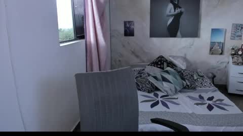 alinabozz1 online show from April 18, 8:42 pm