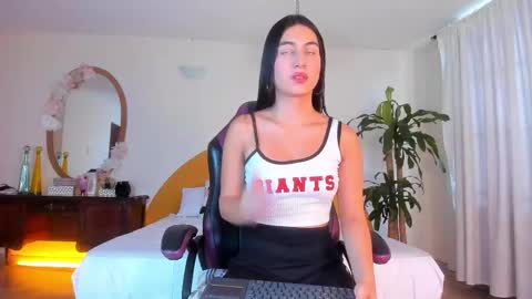 AlinaSimmons online show from April 13, 12:42 pm