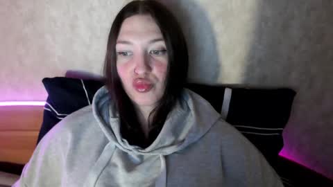 alisaadoll online show from May 31, 12:59 pm
