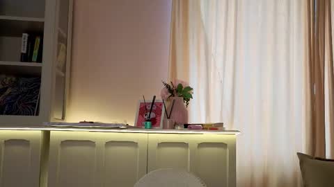 Alisia online show from March 5, 8:23 am