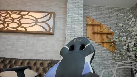 alisonn_doll online show from February 2, 6:37 pm