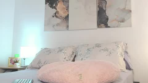 Goddess  online show from March 1, 4:15 am