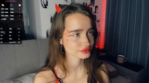 Alivia online show from October 31, 10:04 am